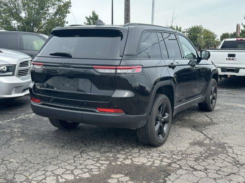 Used 2024 Jeep Grand Cherokee Altitude AWD/4WD image 4