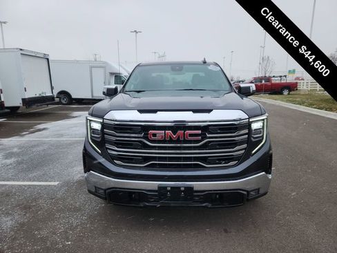 Used 2025 GMC Sierra 1500 SLT image 3