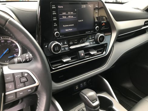 Used 2022 Toyota Highlander XLE AWD/4WD image 20