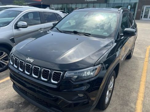 Used 2024 Jeep Compass Latitude AWD/4WD image 1