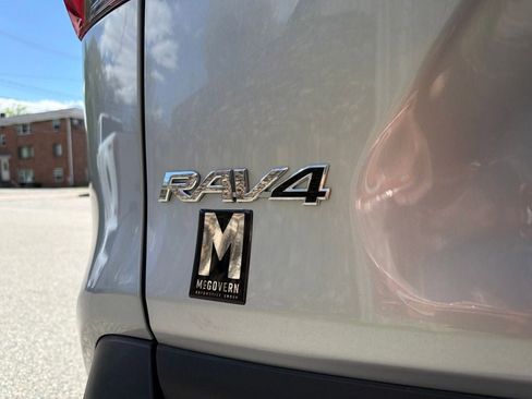 Used 2025 Toyota RAV4 XLE AWD/4WD image 11