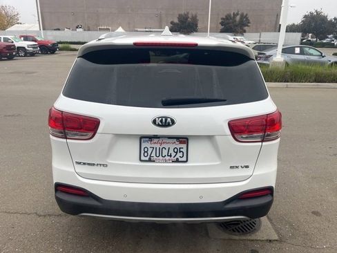 Used 2017 Kia Sorento EX image 6