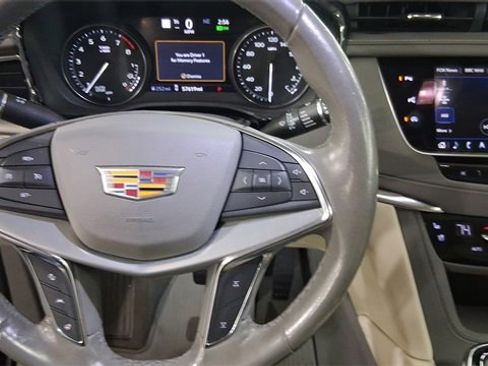 Used 2021 Cadillac XT5 Premium Luxury image 12