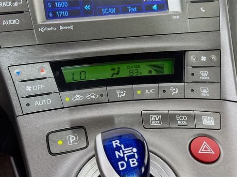 Used 2014 Toyota Prius Three w/ Solar Roof Package image 21