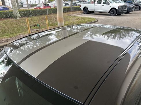 Used 2014 Dodge Challenger SXT image 17