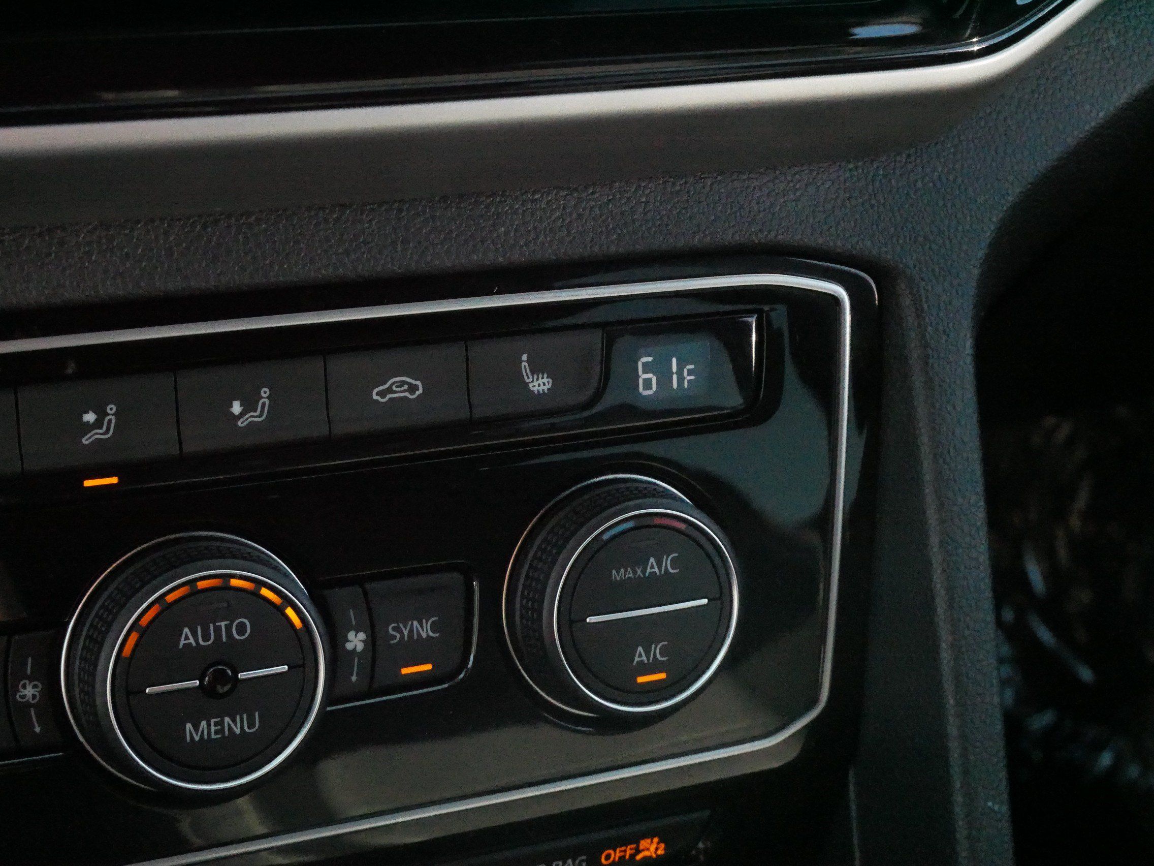 Certified 2023 Volkswagen Atlas Cross Sport SE w/ Panoramic Sunroof Package AWD/4WD image 29