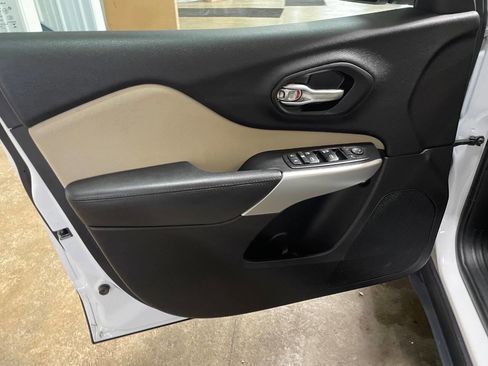 Used 2017 Jeep Cherokee Sport w/ Safety Group image 4