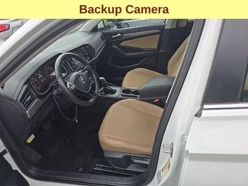 Used 2020 Volkswagen Jetta SE w/ SE Cold Weather Package FWD image 10