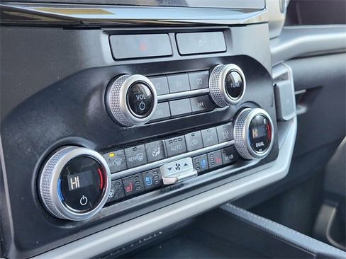 Used 2022 Ford Expedition XLT image 25