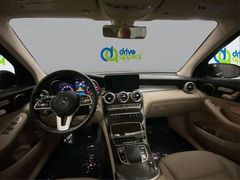 Used 2020 Mercedes-Benz GLC 300 4MATIC image 27