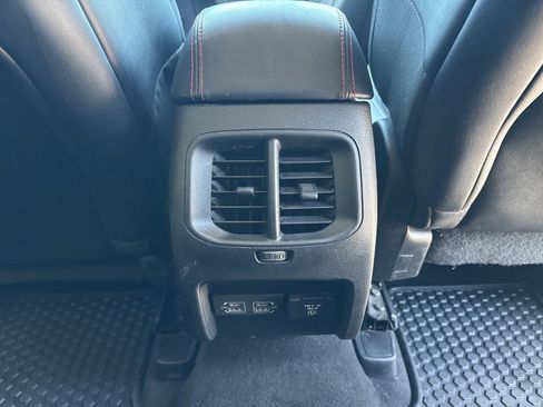 Used 2022 Jeep Cherokee Trailhawk w/ Comfort/Convenience Group AWD/4WD image 45