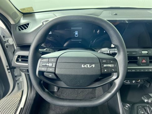 New 2025 Kia K4 LXS image 16