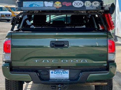 Used 2021 Toyota Tacoma TRD Sport w/ TRD Premium Sport Package image 4