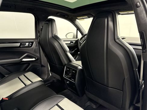 Certified 2023 Porsche Cayenne Turbo AWD/4WD image 24