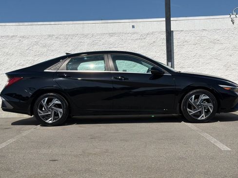 Used 2024 Hyundai Elantra Limited FWD image 3