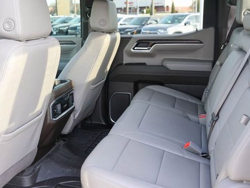 Used 2023 GMC Sierra 1500 SLT w/ SLT Premium Package image 17