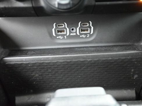 Used 2023 RAM 1500 Laramie AWD/4WD image 4