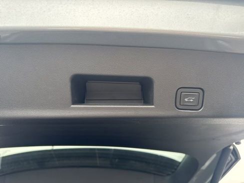 Used 2025 Buick Enclave Preferred image 6