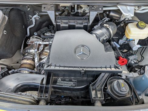 Used 2024 Mercedes-Benz Sprinter 2500 image 36