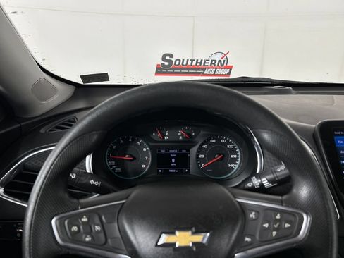Used 2019 Chevrolet Malibu LT FWD image 13
