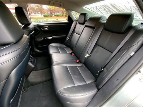 Used 2017 Toyota Avalon XLE image 18