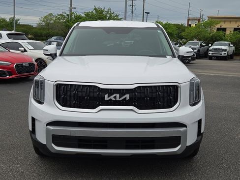 Used 2025 Kia Telluride LX FWD image 2