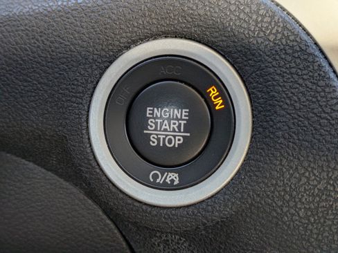 Used 2016 Chrysler 300 Limited image 25