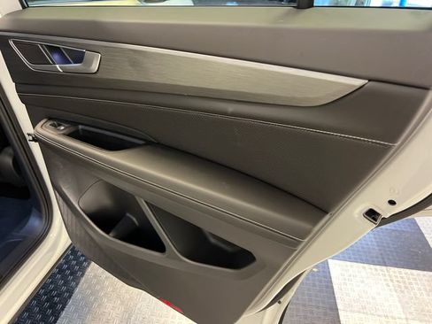 Certified 2024 Volkswagen Atlas Cross Sport SE FWD image 13