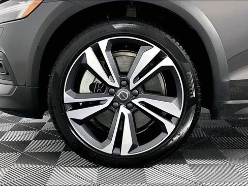 Used 2025 Volvo V60 B5 Cross Country Plus AWD/4WD image 8