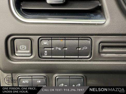 Used 2021 GMC Yukon SLT w/ SLT Premium Package image 30