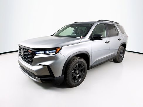 New 2025 Honda Pilot TrailSport image 4