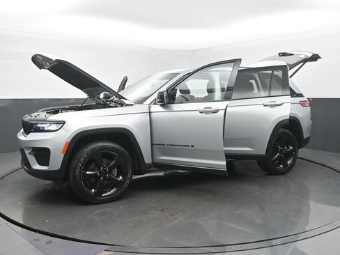 Used 2024 Jeep Grand Cherokee Altitude image 67