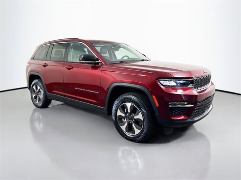 Used 2022 Jeep Grand Cherokee Limited 4xe image 26