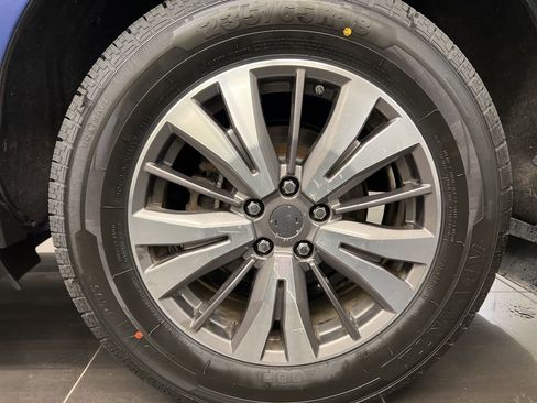 Used 2017 Nissan Pathfinder S AWD/4WD image 7