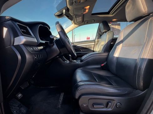 Used 2018 Toyota Highlander XLE image 16