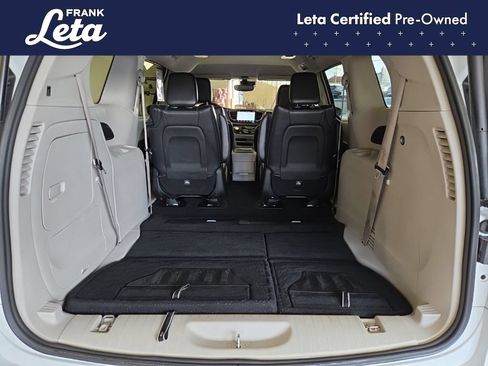 Used 2023 Chrysler Pacifica Touring-L FWD image 20