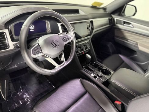 Used 2022 Volkswagen Atlas Cross Sport SE w/ Black Wheel Package AWD/4WD image 19