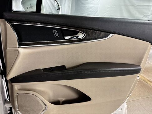 Used 2017 Lincoln MKX Select image 17