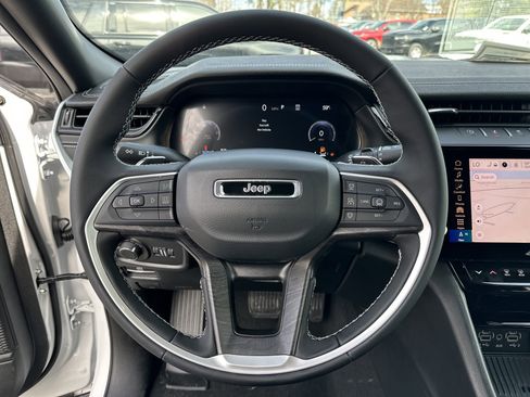 New 2026 Jeep Grand Cherokee Altitude image 8