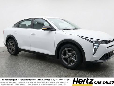 Used 2025 Kia K4 LXS image 1