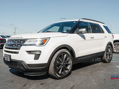 Used 2018 Ford Explorer XLT w/ Equipment Group 202A FWD image 4