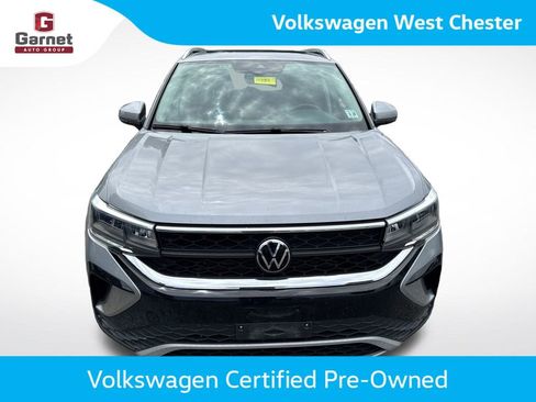 Used 2023 Volkswagen Taos SE w/ Panoramic Sunroof Package AWD/4WD image 9