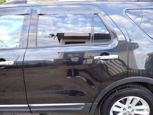 Used 2013 Ford Explorer XLT w/ Class III Trailer Tow Pkg image 19