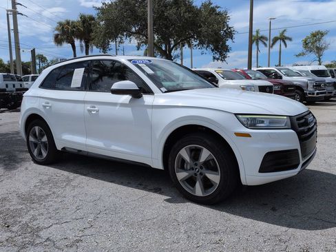 Used 2020 Audi Q5 2.0T Premium w/ Titanium Sport Package AWD/4WD image 2