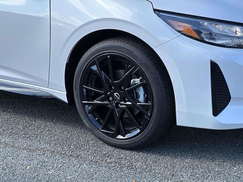 New 2025 Nissan Sentra SR w/ Midnight Edition image 7