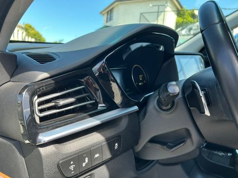 Used 2021 Kia Niro EX FWD image 15