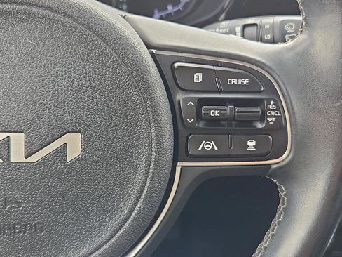 Used 2022 Kia Niro EX Premium image 23