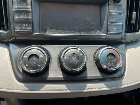 Used 2013 Toyota RAV4 LE FWD image 29