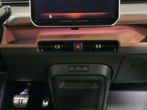 New 2025 Volkswagen ID. Buzz Pro S image 12