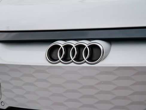 Used 2024 Audi e-tron GT Premium Plus image 11